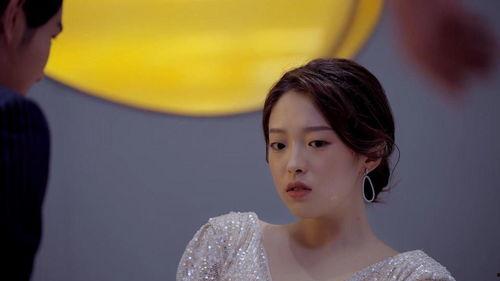 穿书女配小说娱乐圈吃瓜,女配吃瓜指南，解锁人生新境界