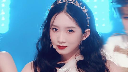 孟美岐吃瓜娱乐,揭秘明星幕后生活点滴